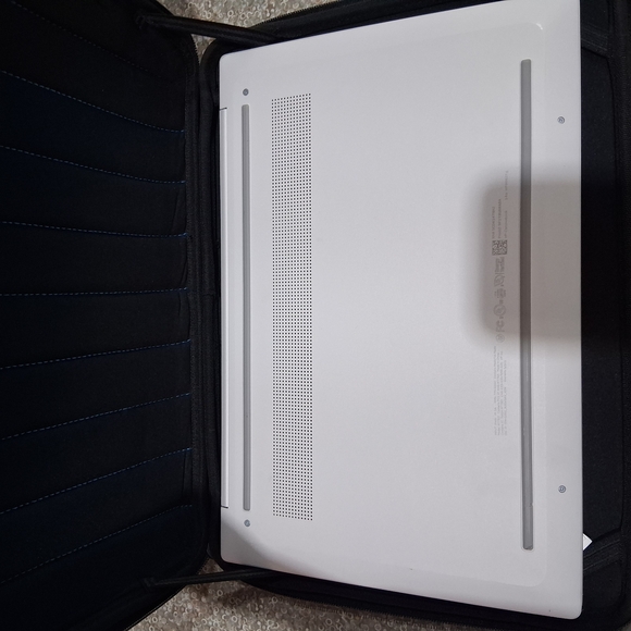 Sleek Silver Laptop HP LIKE NEW WILLING TO NEGOTIATE TO $135 - Picture 5 of 6